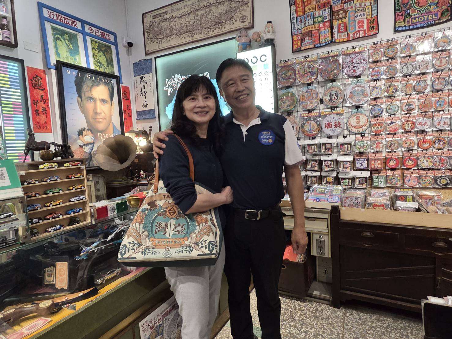 台灣好基金會在潮州推出「潮店再設計」計畫，由大學師生引導協助下，重新規劃空間，讓老店在保留記憶之中長出新的表情。充滿台灣古早文化元素的「台灣卡樂活168」就是一個例子。(江昭倫 攝)