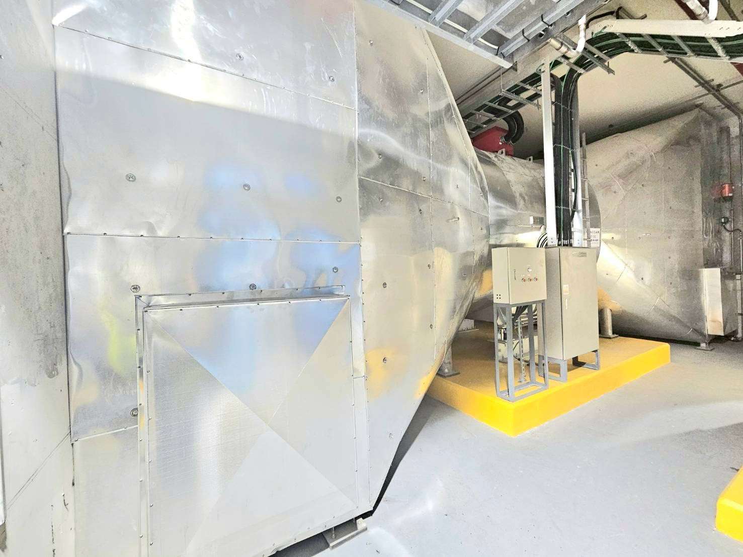 台南鐵路地下化隧道內攸關空品與安全的15台大型隧道風機已於去年底全數設置完成，即將於3月底展開測試。(鐵道局提供)
