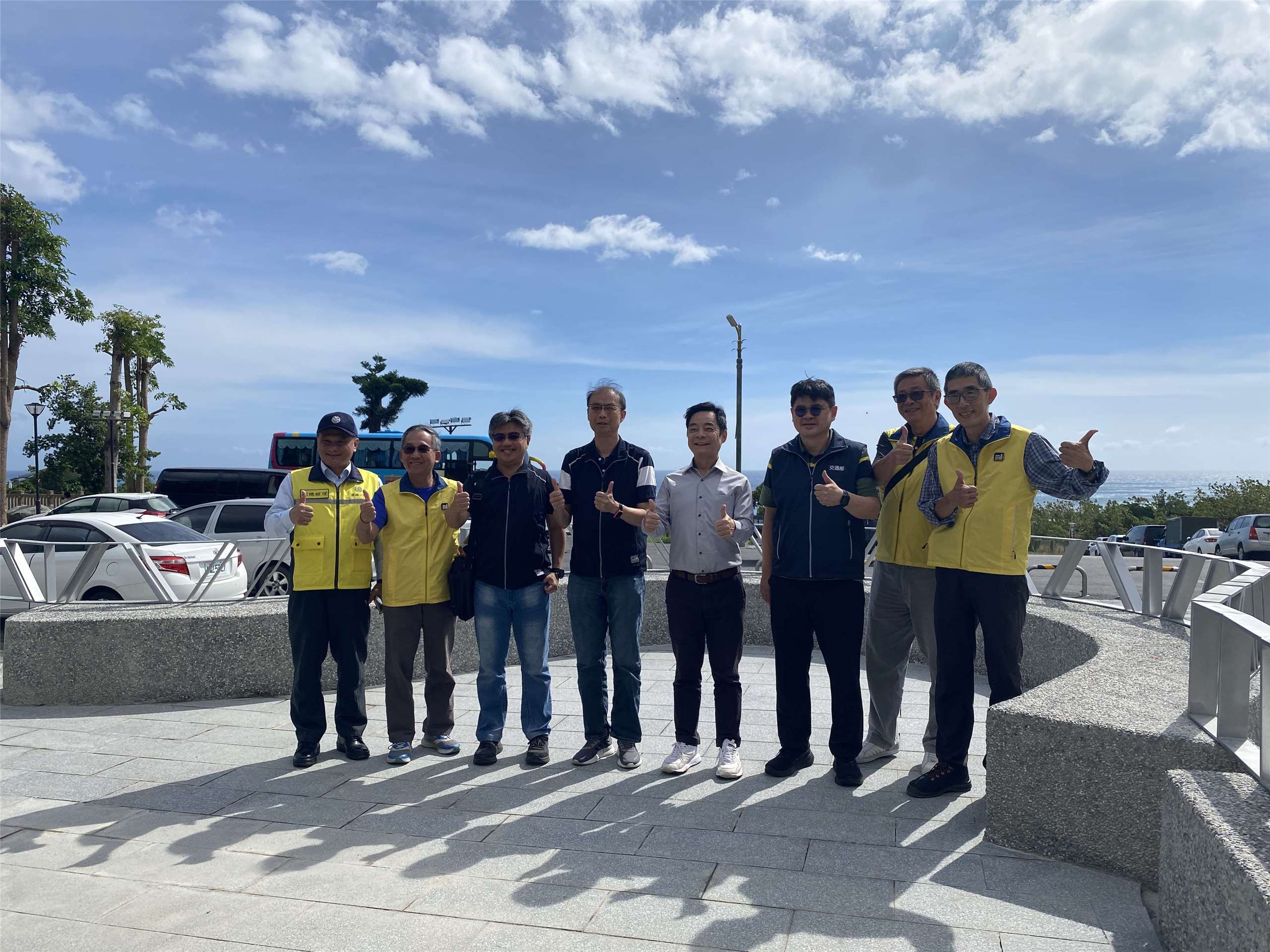 即將改建完成的太麻里站前廣場成了觀海和看日出的最佳據點。(吳琍君 攝)