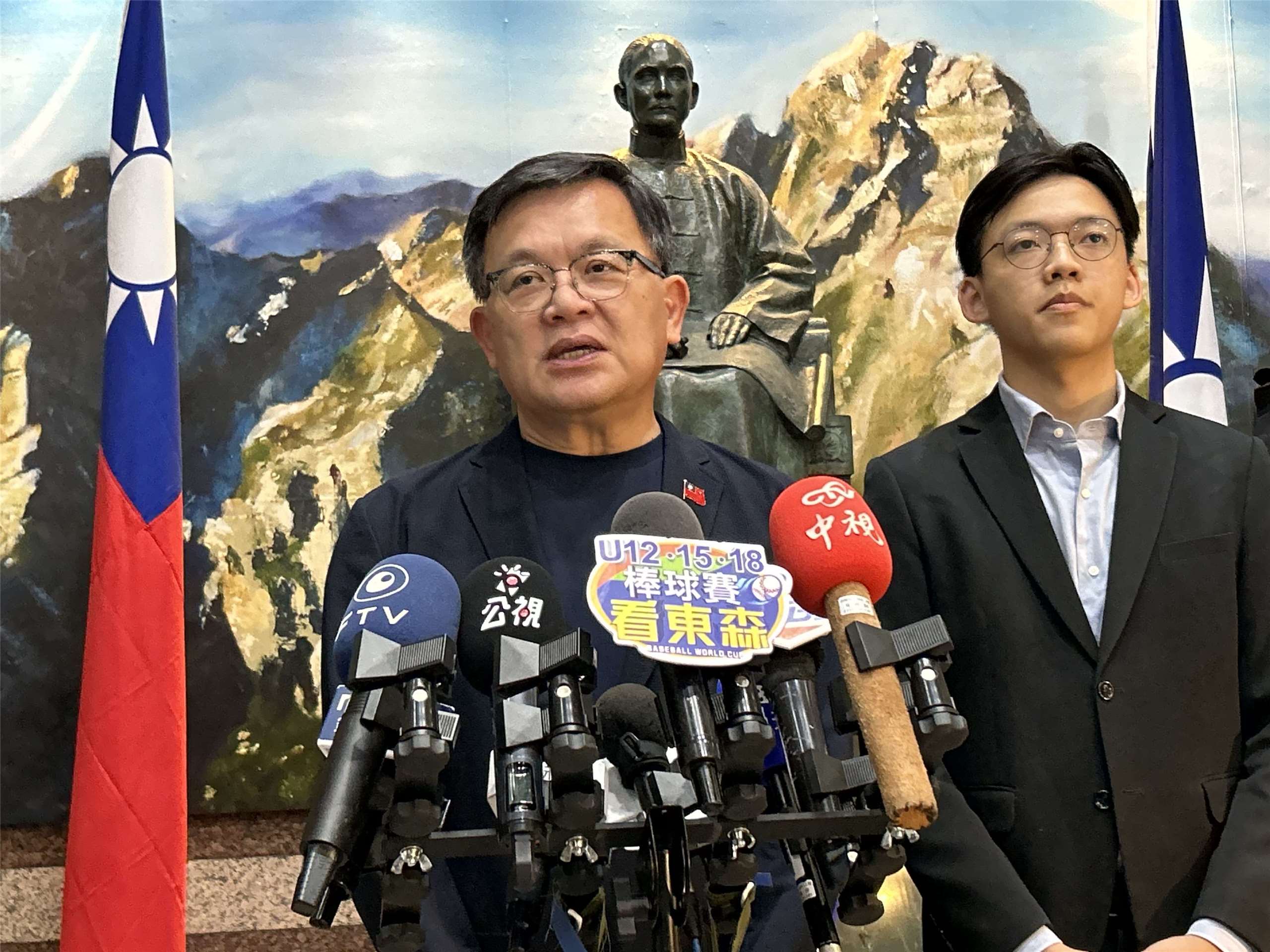 國民黨文傳會主委林寬裕強調，目前的重點是找到解決方案，民進黨勿持續惡鬥下去。