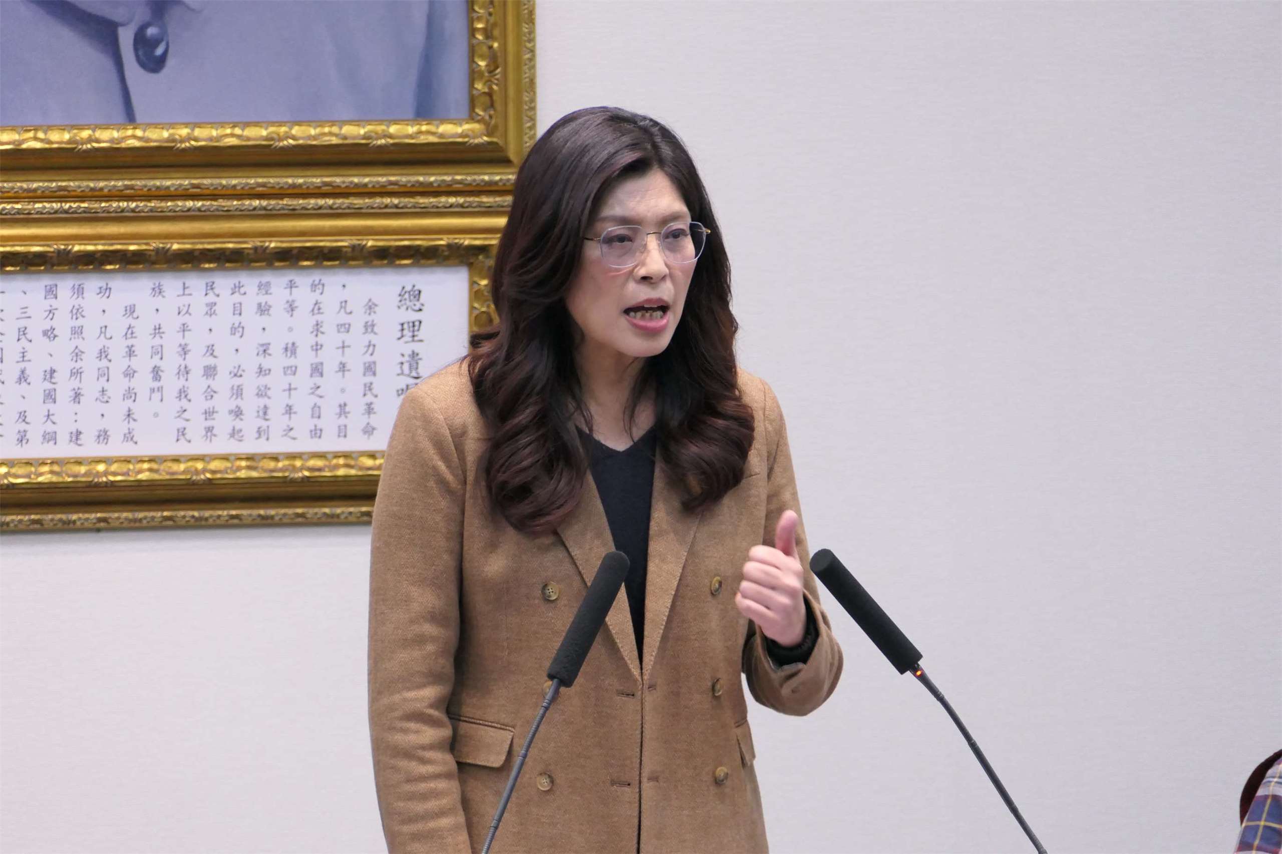 國民黨今天(11日)進行第三波縣市長提名，國民黨主席鄭麗文表示，面對年底選戰，一定會嚴陣以待。(趙婉淳 攝)