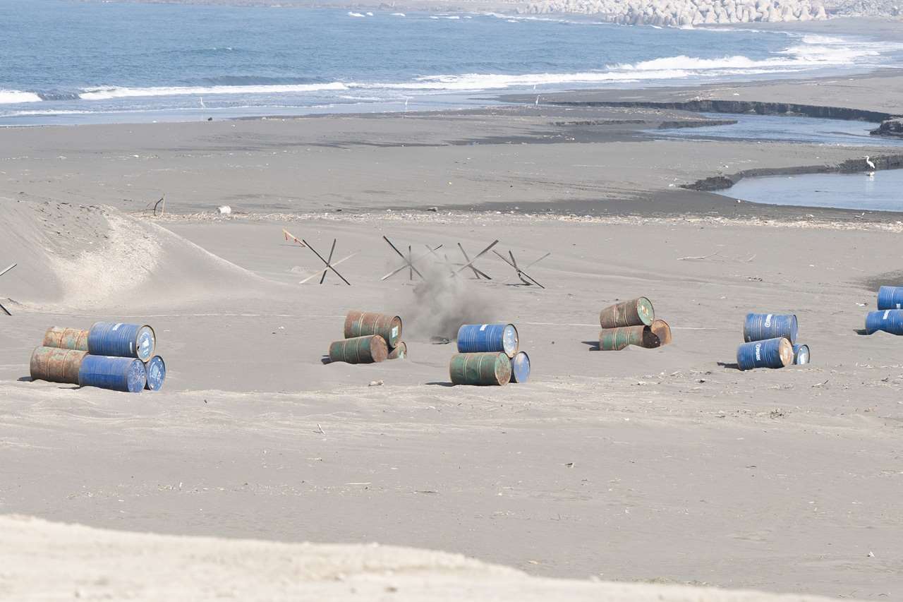 陸戰隊發射由中科院研製的「攻擊型無人機」，但卻意外墜地。(楊仁翔 攝)