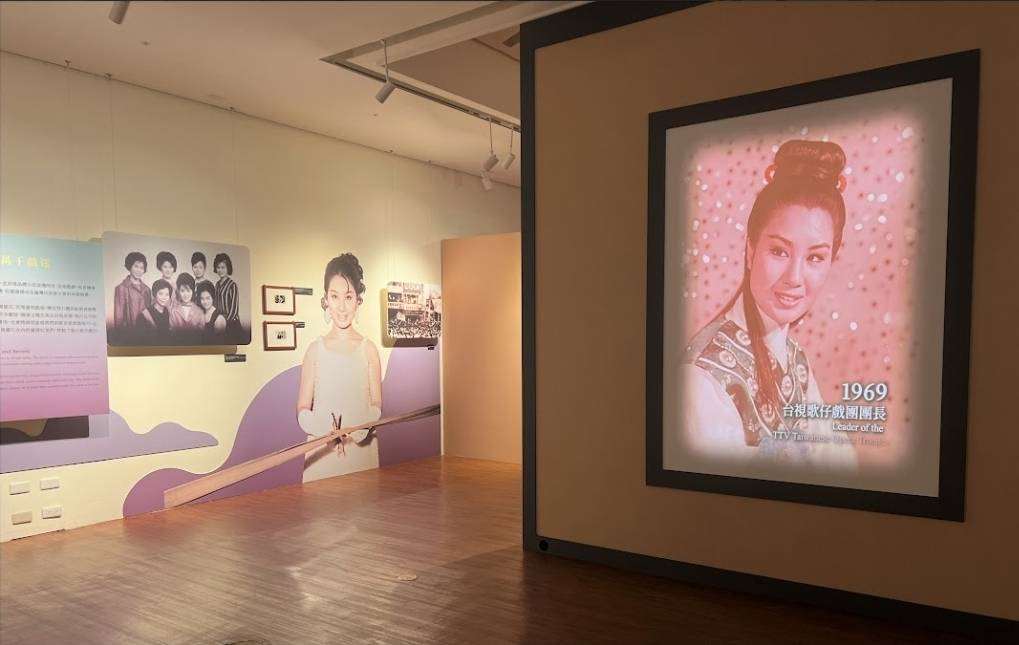 仿真人形華麗迎賓 楊麗花首次大型個展登場-新聞-Rti 中央廣播電臺