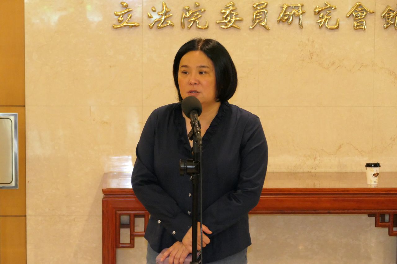 國民黨立委陳玉珍強調,她會努力幫軍警公教人員爭取原有的待遇,還給他們應有的正義。