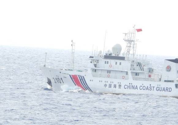 近期中國海警船，疑似趁我國年度漢光軍演之際，對我東沙海域進行灰色襲擾，測試我國海上部署。海巡署立即派艦前往應對。(海巡署提供)
