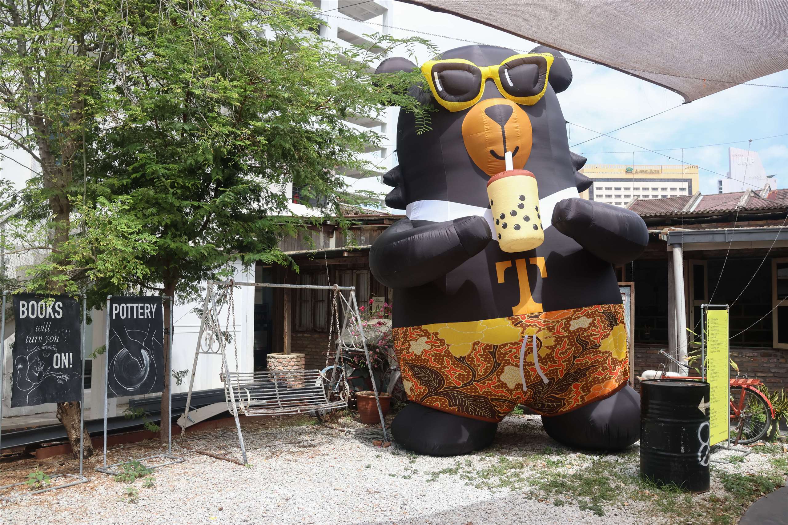 「台灣五感4：療癒旅圖」活動自3月13日至15日一連三天舉行，現場規劃多場旅遊分享會、文化工作坊、音樂演出及抽獎活動，透過味覺、嗅覺、視覺、聽覺與觸覺等「五感」體驗，讓馬來西亞民眾更深入認識台灣的生活文化與旅遊魅力。（張欣薇 攝）