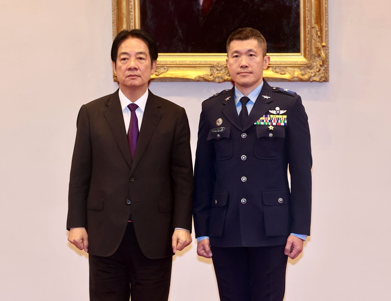 „Nur mit starker Verteidigung, neuen Trainings, neuen Denkansätzen, neuer Ausrüstung und moderner Technologie kann Taiwan Frieden sichern und Stabilität bewahren“, betonte der Präsident.