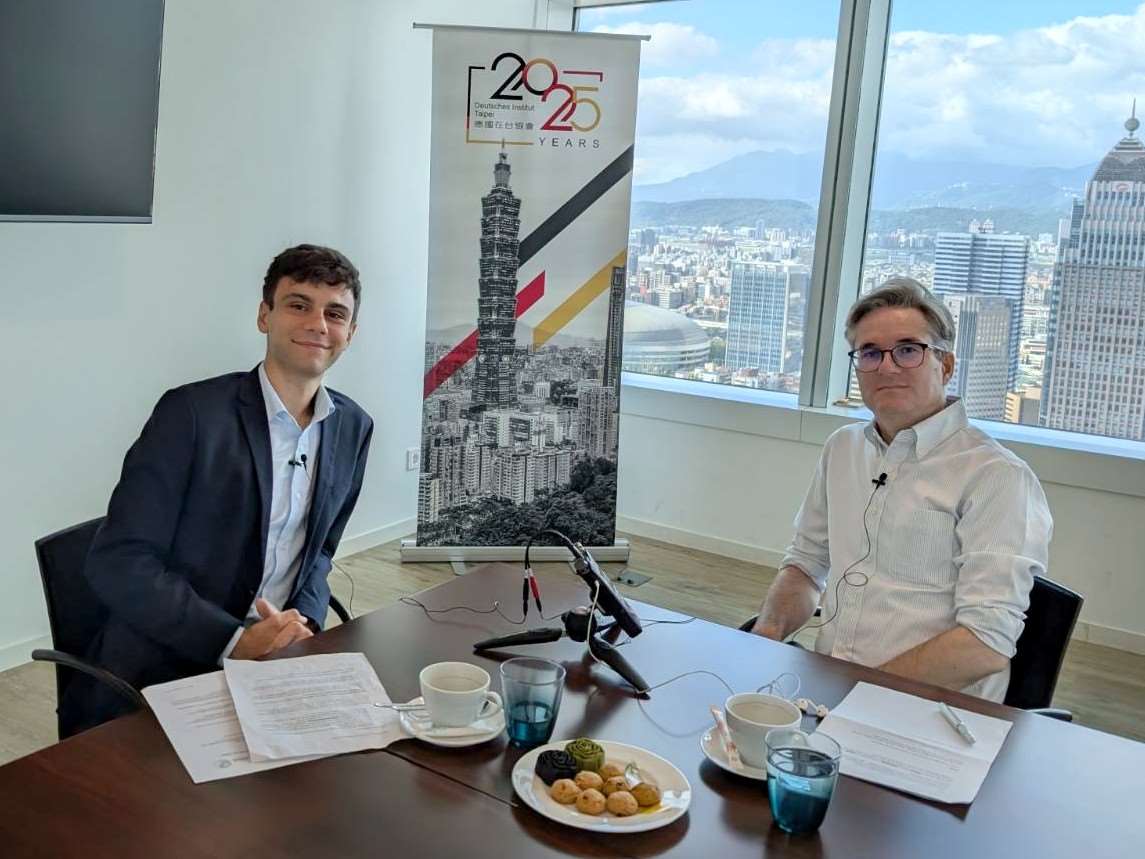 Julian Goldmann (links) und Alexander Kunz (rechts) beim Interview im Deutschen Institut im Taipei 101. (Foto: Julian Goldmann) 