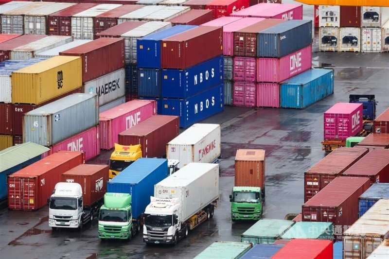 Exportaufträge steigen im August um 19,5 % und andere BizNews