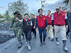 Präsident Lai besuchte am 05. Oktober die Gemeinde Guangfu, Hualien, um die Schäden zu begutachten. (CNA)