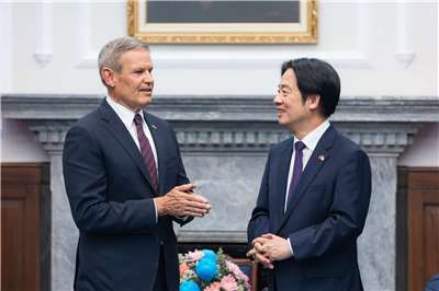 Präsident Lai Ching-te traf sich heute mit dem Gouverneur von Tennessee, Bill Lee, im Präsidialamt. (Foto: Präsidialamt)