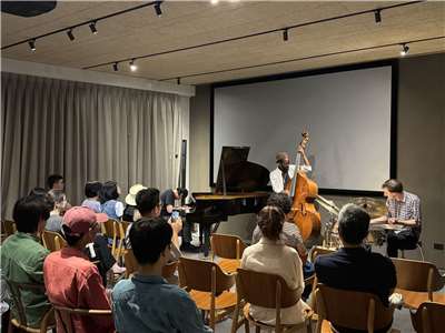 Lorenz Kellhuber Standard Experience im Taritsi Archi, Taichung_Foto_Glocal Culture Exchange