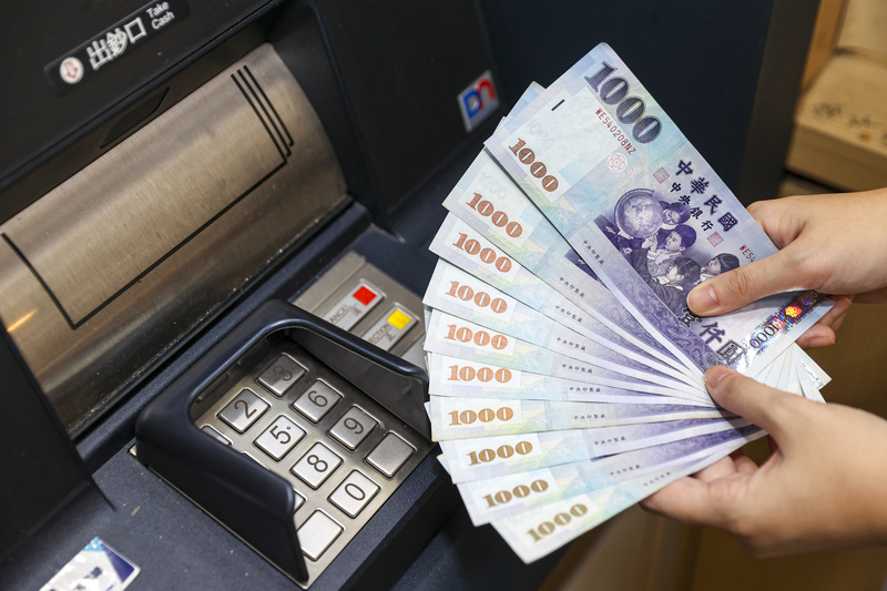 Am gestrigen Mittwoch startete in Taiwan die Registrierung für Einmalzahlungen in Höhe von 10.000 NTD (280,90 Euro) an berechtigte Personen. (Foto: CNA)