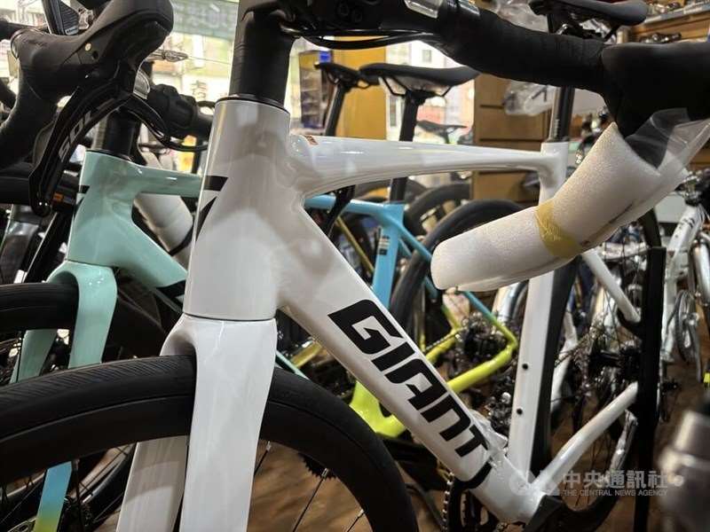 Dem taiwanischen Fahrradhersteller Giant Group wurde von der US‑Behörde U.S. Customs and Border Protection (CBP; englisch für ‚Zoll- und Grenzschutzbehörde der Vereinigten Staaten) am 24. September 2025 "begründete Anzeichen für Zwangsarbeit" vorgeworfen, was dazu führte, dass eine sogenannte Withhold Release Order (WRO/Anordnung zur Zurückhaltung der Freigabe" oder "Freigabeverweigerung") gegen Fahrräder, Teile und Zubehör, die von Giant in Taiwan hergestellt und in die USA exportiert werden, verhängt wurde. (Foto: CNA) 