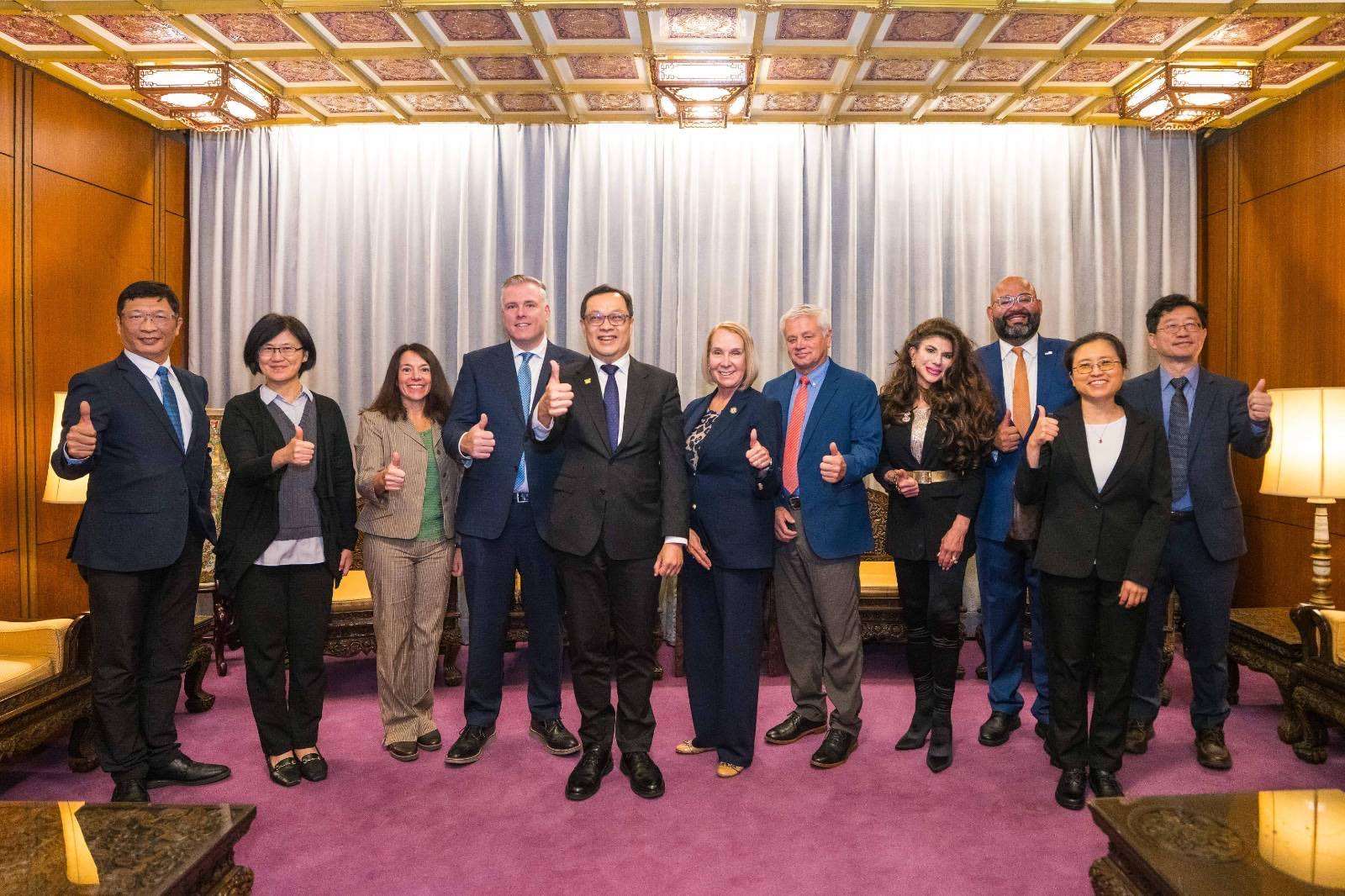 Stellvertretender Außenminister Chen Ming-chi trifft sich mit Gesetzgebern aus Neuengland (Foto: Außenministerium)