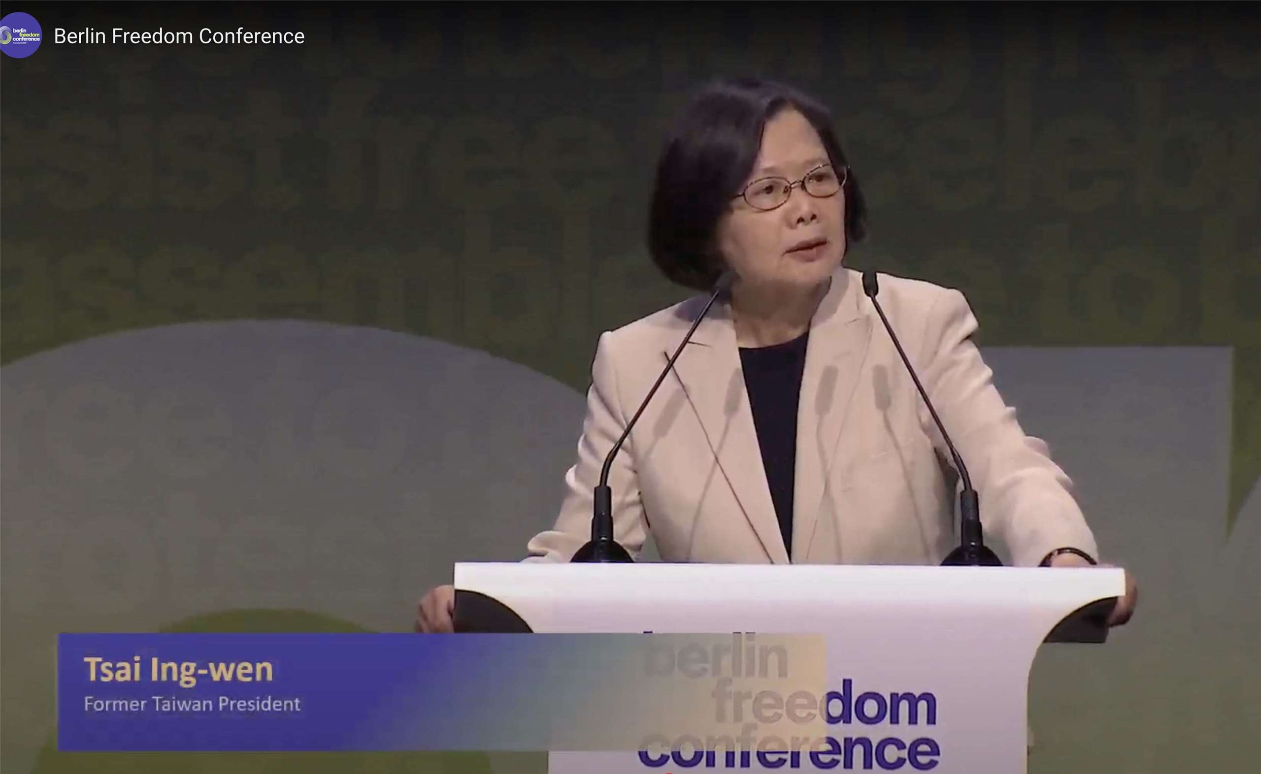 Die ehemalige Präsidentin Tsai Ing-wen  ist seit 15 Jahren wieder in Deutschland spricht auf der "Berlin Freedom Conference" (Screenshot vom Livestream der Veranstaltungsseite https://www.berlin-freedom-conference.com/)