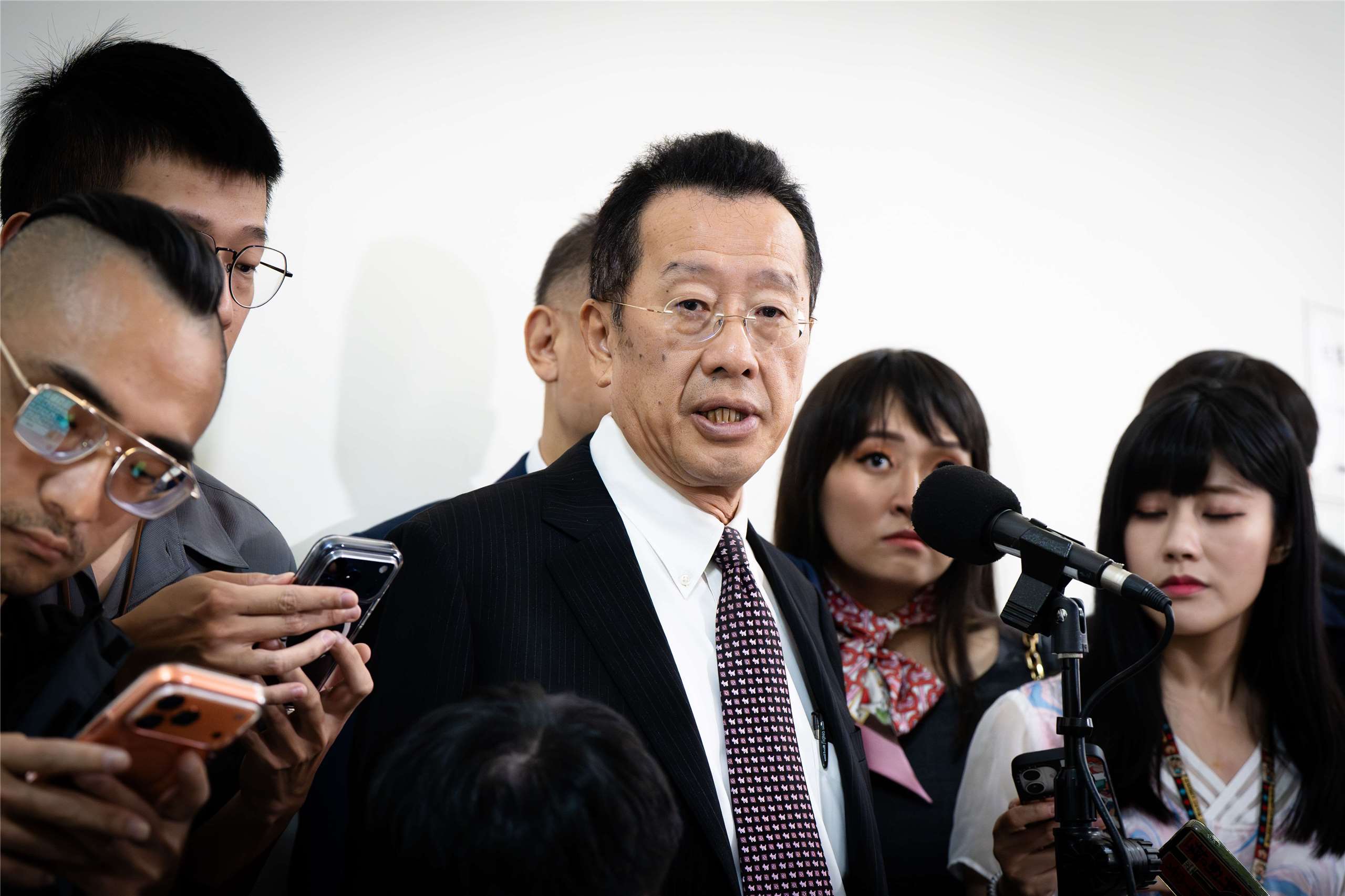 Wellington Koo (顧立雄) erklärte am 6. November im Parlament, dass die Stärkung der taiwanischen Verteidigungsfähigkeiten Konsens zwischen Taiwan und den USA sei und ‚Frieden durch Stärke‘ weiterhin Leitlinie der US-Politik bleibe.