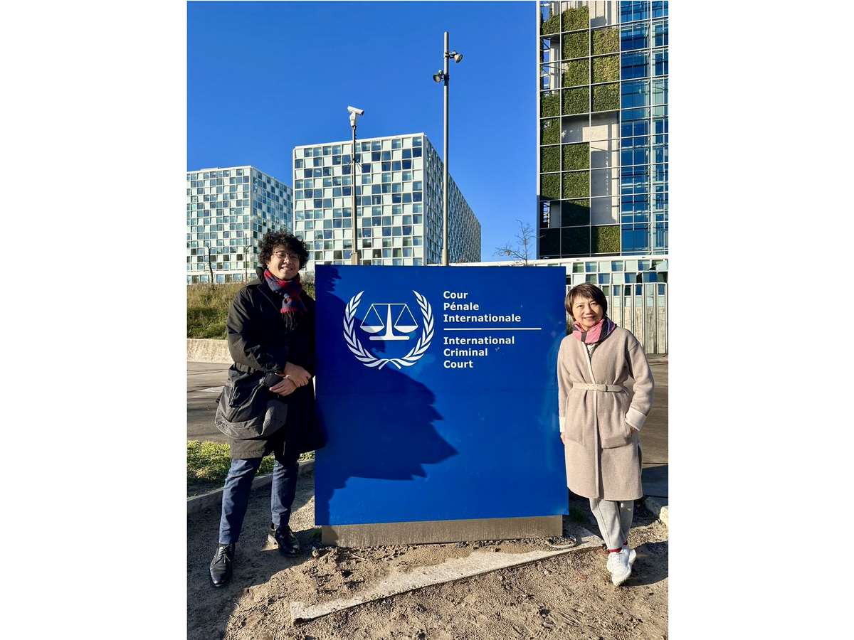 Die DPP-Abgeordneten Fan Yun (re) und Puma Shen (li) haben an der Versammlung der Liberalen Internationalen in Den Haag teilgenommen (Foto: DPP) 