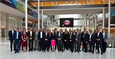 Die Delegation aus Sachsen mit Michael Kretschmer, Sachsens Ministerpräsident, Wirtschaftsminister Dirk Panter und Wissenschaftsminister Sebastian Gemkow in Begleitung von Dr. Eva Langerbeck, Generaldirektorin des Deutschen Wirtschaftsbüros Taipei. (Foto: Frank Bösenberg, Direktor von Silicon Saxony e.V.)