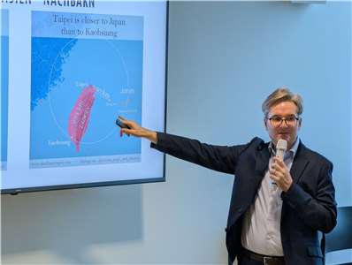 Alex Kunz erzählt über "Taiwan auf einen Blick" (Foto: Saxon Science Liaison Office Taiwan)