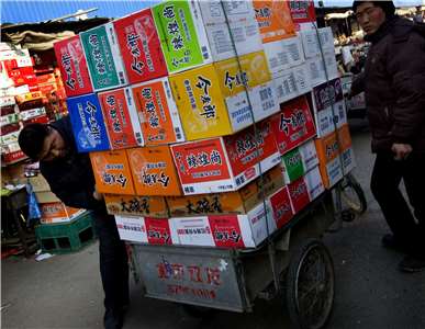 Laut den neusten Zahlen von WINA für 2024 isst jeder Taiwaner im Durchschnitt 40 Packungen Indstantnudeln pro Jahr. (Bild: Associated Press/Dazhi Image )