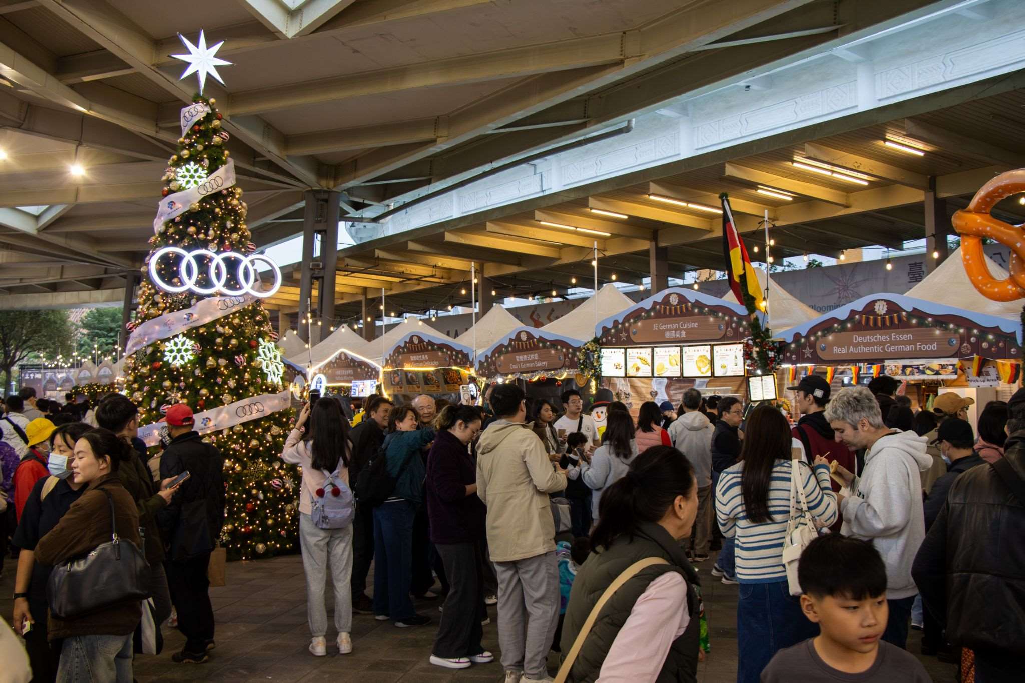 Der deutsche Weihnachtsmarkt in Taipei war sehr gut besucht. 