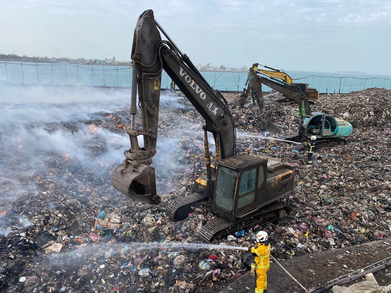 Zwar ist Taiwan längst nicht mehr als "Garbage Island" bekannt, doch mancherorts türmen sich dennoch Müllberge, wie hier auf der Insel Penghu. (Foto: CNA) 