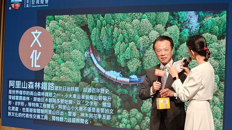 Der Landrat des Landkreises Chiayi,  Weng Chang-liang, stellt Besonderheiten des Lanternenfestes 2026 vor (Foto: CNA)
