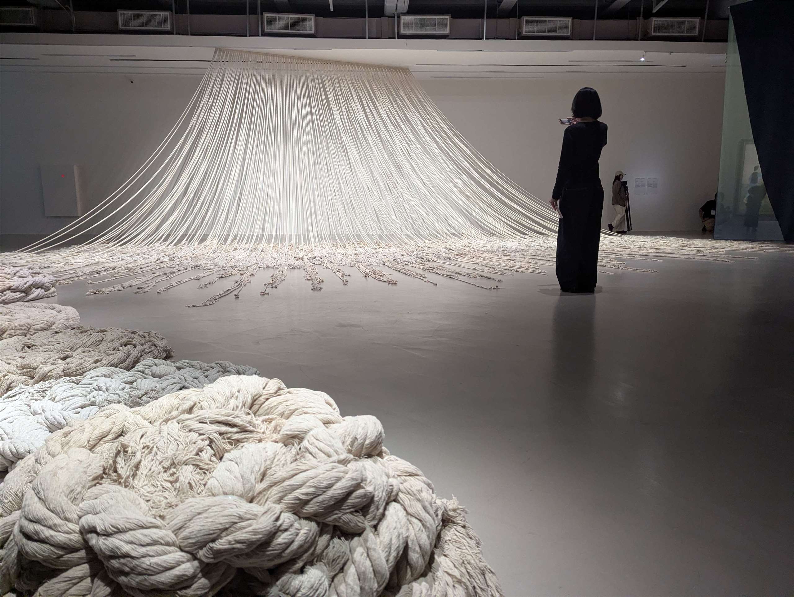 Sehnsucht auf drei Stockwerken - Whispers on the Horizon - ist das Leitthema der Taipei Biennale 2025 (Bild: Carina Rother)