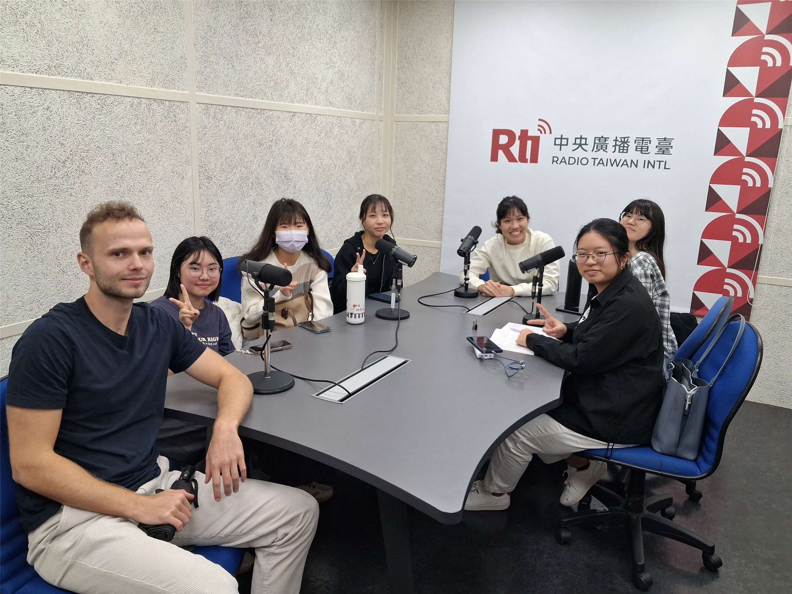 Von links nach rechts: Tomas, Alisa, Monica, Angela, Janet, Miranda und Ivony von der NCCU. Es fehlt Joanne. (Foto: Ilon Huang)