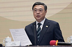 Der taiwanische Premierminister Cho Jung-tai (卓榮泰) hat am heutigen Montag die Entscheidung des Kabinetts verkündet, Gesetzesänderungen zur Finanzmittelverteilung zwischen Zentralregierung und Lokalregierungen nicht zu unterzeichnen. (Foto: CNA)