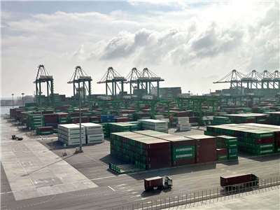 Evergreen-Container im Hafen von Kaohsiung. (CNA-Foto)