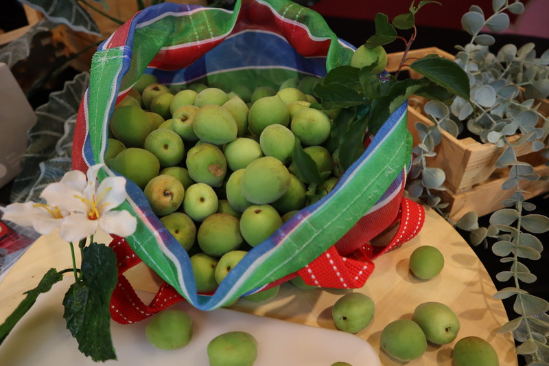 Pflaumen werden oft eingelegt, getrocknet oder zu Pflaumenwein verarbeitet (Foto: CNA) 