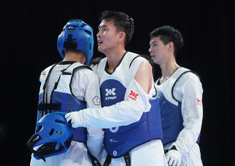 Die Taekwondo-Sportler Hung Jiun-yi (洪俊義), Jung Jiun-jie (鍾俊傑) und Huang Cho-cheng (黃卓乘) hatten am Mittwoch eine Silbermedaille im Herren-Kyorugi gewonnen.