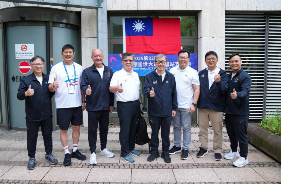 Die Flagge bleibt hängen. Phillip Dormann, der Eigentümer der Praxis, zeigt sich solidarisch mit Taiwan und erklärt, dass die Flagge weiterhin „mit Stolz“ gezeigt werde. (Foto von 謝志偉粉絲頁 /Facebook)