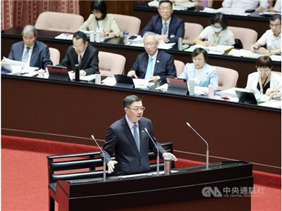 Premierminister Cho Jung-tai spricht am Dienstag im Parlament (Legislativ-Yuan) in Taipeh. (Foto: CNA)