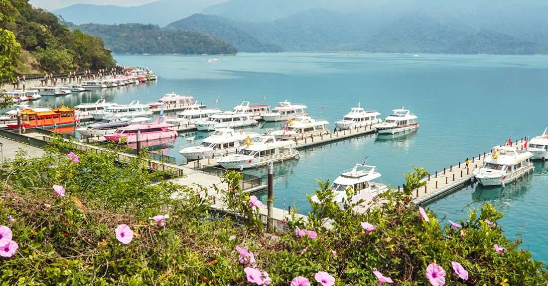 Der Sonne-Mond-See ist das Wahrzeichen Nantous und lädt sowohl zu Bootsfahrten auf dem See als auch zur Umrundung des Sees mit dem Fahrrad ein. 