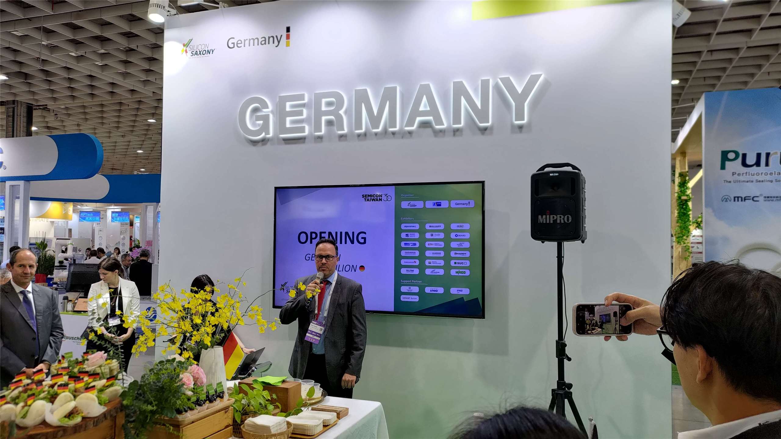 Sachsens Wirtschaftsminister Dirk Panter bei der Eröffnung des Deutschen Pavillons (Foto: Ilon Huang)