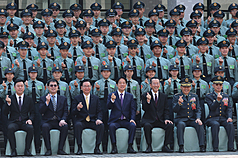 Präsident Lai Ching-te am 12. September bei der gemeinsame Eröffnungs- bzw. Einschulungszeremonie für neue Unteroffiziersschüler der drei Teilstreitkräfte (Armee, Marine, Luftwaffe) an der Armee-Spezialschule in Taoyuan. (Foto: CNA)