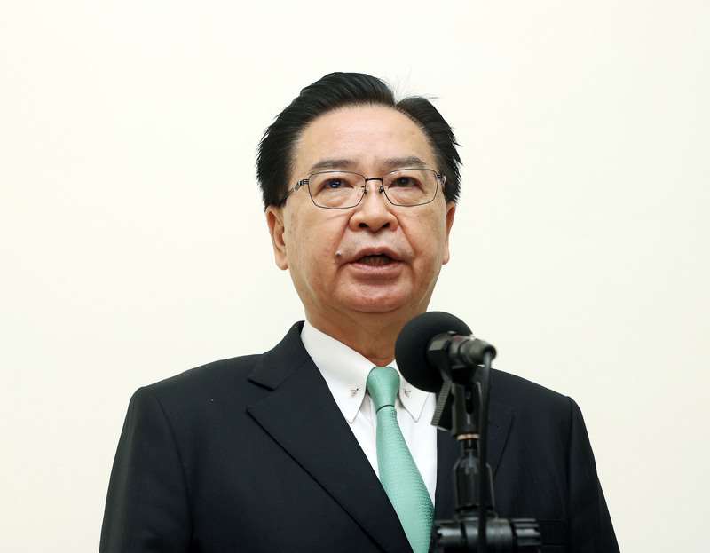 Die Abgeordneten der Kuomintang (KMT) und der Taiwanischen Volkspartei (TPP) eine Resolution, in der sie den Rücktritt des Sekretärs des Nationalen Sicherheitsrates (NSC), Joseph Wu (吳釗燮, Bild), fordern. (Foto: CNA)