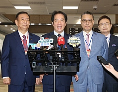 Präsident Lai Ching-te forderte am Freitag (23. Januar) die Opposition erneut auf, ihre Blockadehaltung gegen den Sonderhaushalt aufzugeben. Unter Bezugnahme auf das US-Zitat „Freedom is not free“ betonte Lai, dass die Streitkräfte angesichts der chinesischen Bedrohung die volle Unterstützung des Parlaments benötigten, um ihre Aufgaben furchtlos erfüllen zu können. (Foto: CNA)