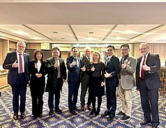 Der Repräsentant der Taipeh Vertretung in Deutschland, Dr. Klement Ruey-sheng Gu, hat die Delegation aus Taiwan zu einem Abendessen  mit deutschen Persönlichkeiten aus Politik und Wissenschaft eingeladen. (Foto: CNA)