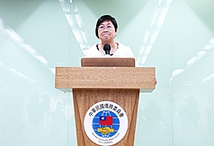 Die Vorsitzende der Kabinettskommission für Überseeangelegenheiten (Overseas Community Affairs Council), Hsu Chia-ching (徐佳青), hat heute (7. Oktober) morgen eine Pressekonferenz abgehalten, um ihren sofortigen Rücktritt zu erklären. (Foto: CNA-Reporter Kuo Jih-hsiao)