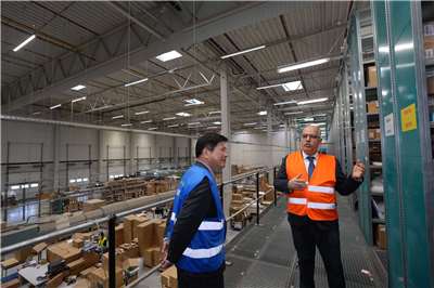 Außenminister Lin Chia-lung besucht in Polen ein Logistikzentrum (Foto: Facebookseite Lin Chia-Lung)