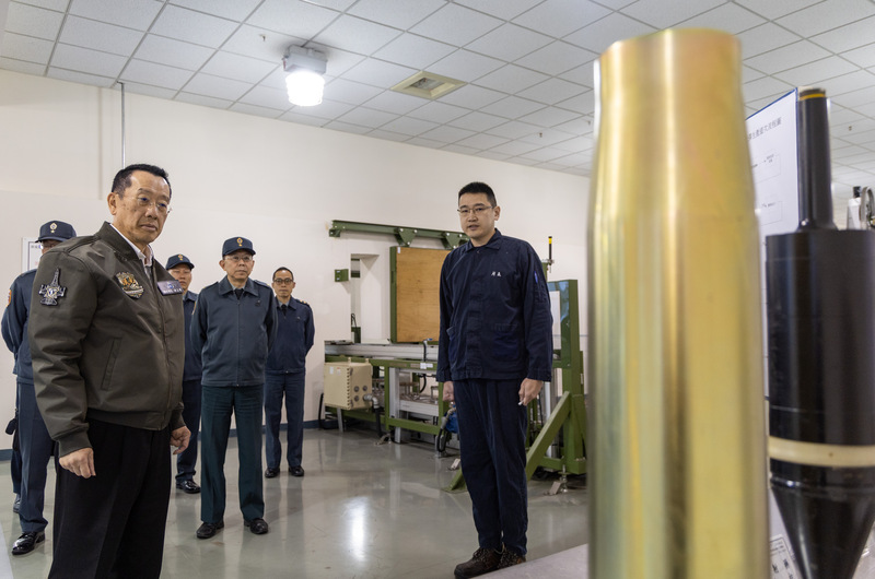 Taiwans Verteidigungsminister Wellington Koo (顧立雄) hat angesichts einer drastischen Zunahme chinesischer Militäraktivitäten vor einem Nachlassen der Wachsamkeit in der Bevölkerung gewarnt. (Foto: Verteidigungsministerium)