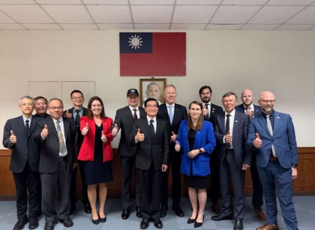 Am 5. Februar hat eine Delegation europäischer Abgeordneter die taiwanische Küstenwache besucht.  (Foto: Küstenwache, via CNA)