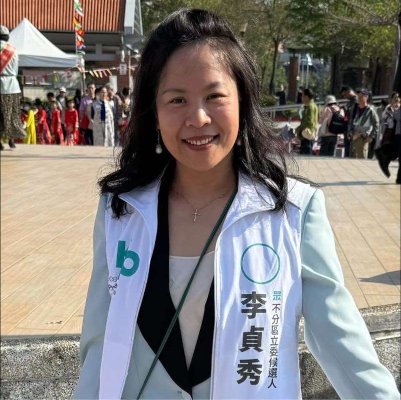 Eine neue TPP-Parlamentarerin - Li Zhenxiu (李貞秀), eine aus der Volksrepublik China stammende eingebürgerte taiwanische Staatsbürgerin.