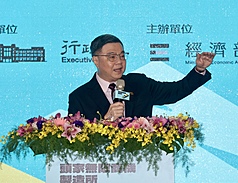 Cho bekräftigte die bereits im Januar ausgehandelten Konditionen: Kern des Abkommens ist eine Senkung der Zölle auf taiwanische Exporte auf 15 Prozent (ohne kumulative Effekte). (Foto: CNA)