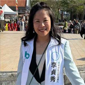 Eine neue TPP-Parlamentarerin - Li Zhenxiu (李貞秀), eine aus der Volksrepublik China stammende eingebürgerte taiwanische Staatsbürgerin.