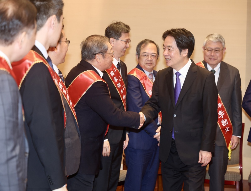Präsident Lai Ching-te begrüßt für ihre herausragenden Leistungen ausgezeichnete Geschäftsführer und Manager (Foto: CNA)

